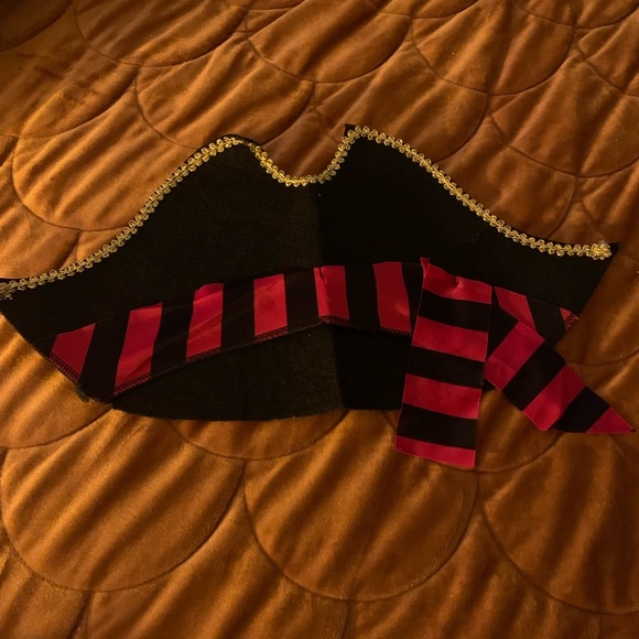 Enchanted Costumes by Leg Avenue Child’s Sz M (Sz7-10) Caribbean Pirate Costume - Picture 3 of 8